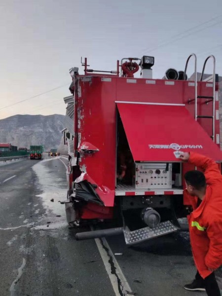 我公司為高速公路維修事故車(chē)輛